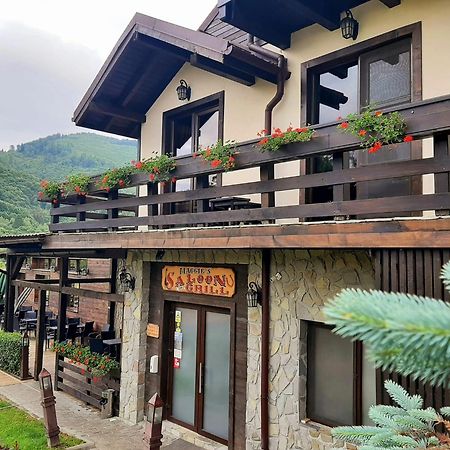 Maggie'S Ranch Hotel Risnov Exterior photo