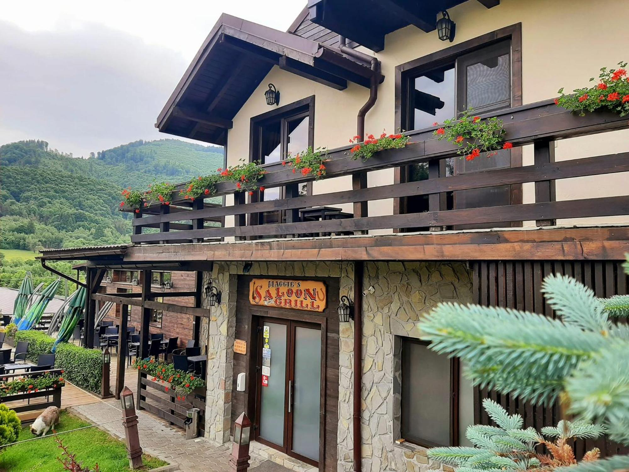 Maggie'S Ranch Hotel Risnov Exterior photo